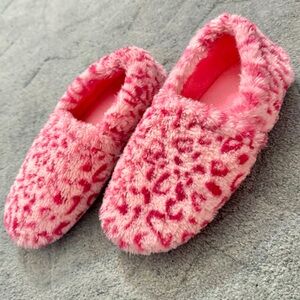Fuzzy Pink Leopard Print Slipper Shoes Size 2-3